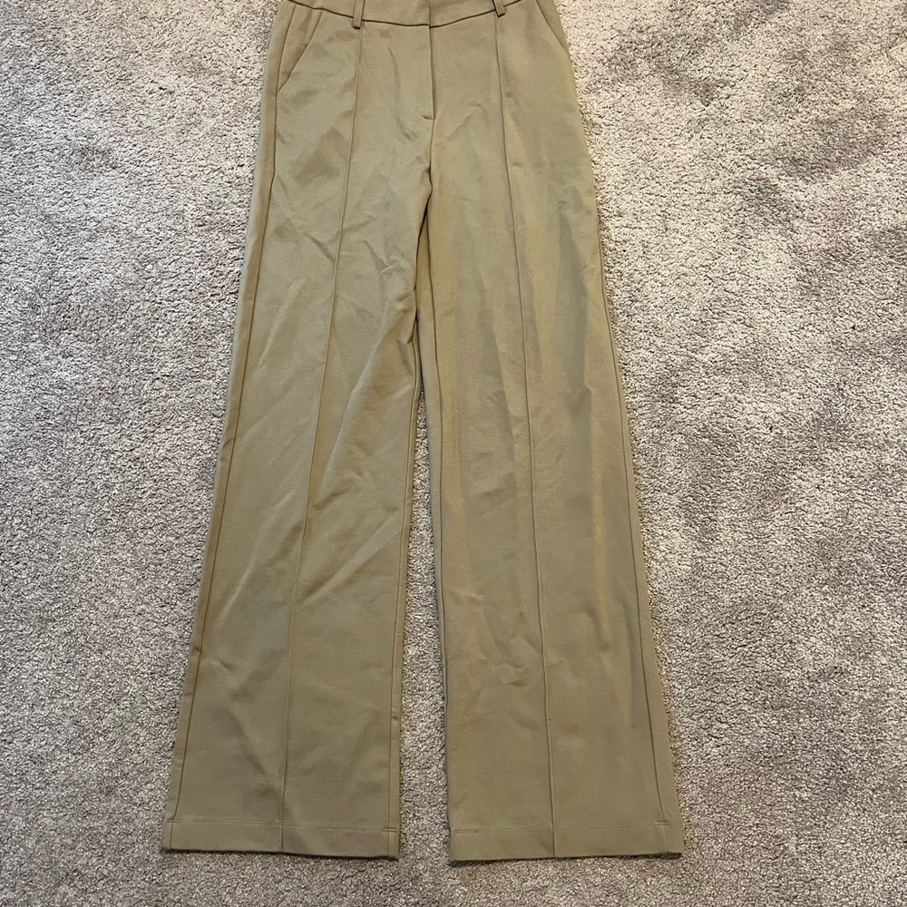 Yest size 6 pants New with Tags